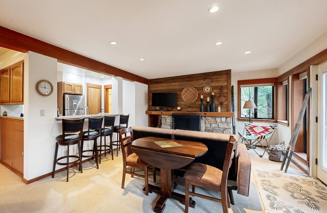 Cozy Granlibakken ski in/out studio condo with streaming & on-site amenities