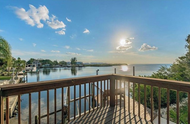 Cozy Gulf Getaway. Oceanfront with Dock