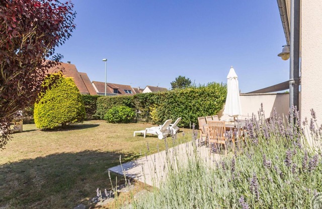 Cozy house near the beach, private garden, parking included