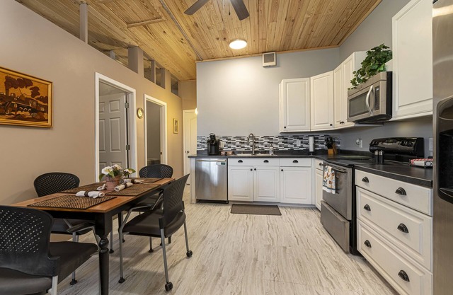 Cozy Hideaway minutes from the Lake of Egypt