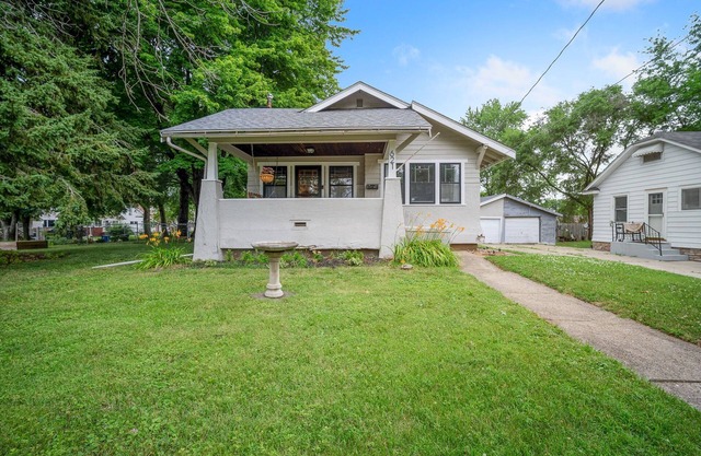 Cozy Highland Park Bungalow