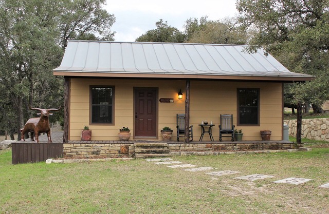 Cozy Hill Country Ranch House minutes to downtown Boerne