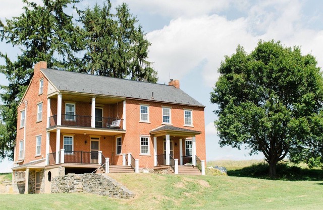 Cozy Hilltop Farmhouse *Newly Renovated*