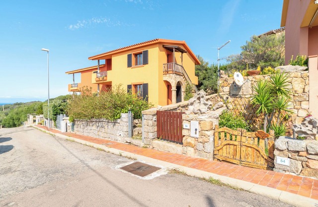 Cozy Holiday Apartment "Conchiglia Verde" with Balcony, Sea View & Wi-Fi