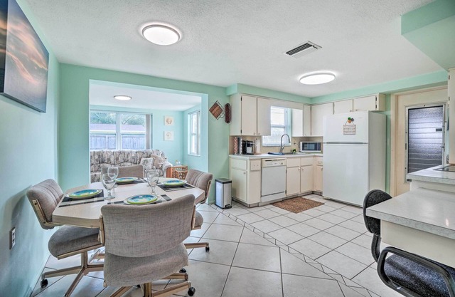 Cozy Holiday Home w/Yard ~ 5 Mi to Beach!