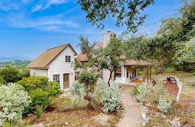 Cozy home, 2bedroom and a loft near Natural Bridge Caverns & Hilltop Views