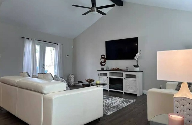 Cozy Home -6 TVs/5Beds Rooms/3Full Baths/13 Sleeps