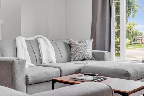 Cozy Home by Niagara Falls