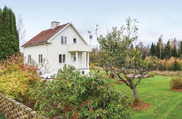 Cozy Home In Åsensbruk With Kitchen
