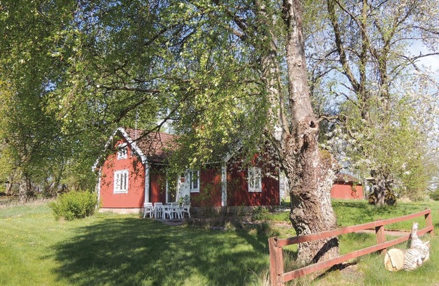 Cozy home in älmhult with kitchen