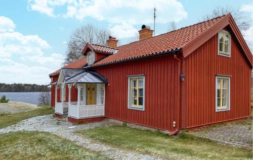 Cozy Home In Boxholm With Lake View