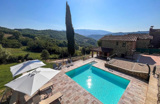 Cozy home in Castel Focognano with WiFi