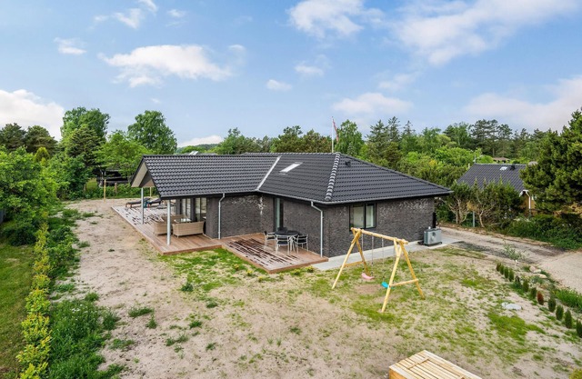 Cozy home in Juelsminde with WiFi