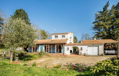 Cozy Home In Notre Dame De Riez
