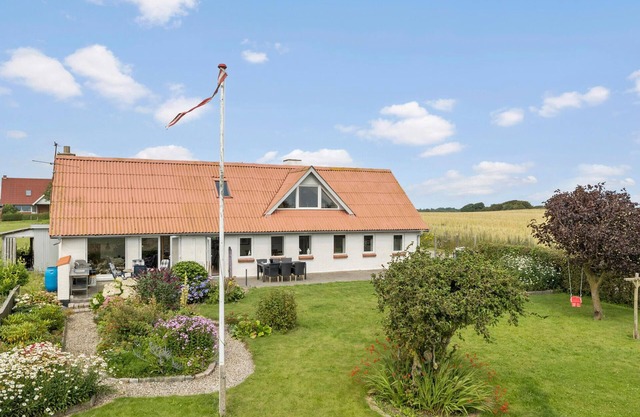 Cozy home in øster assels with WiFi