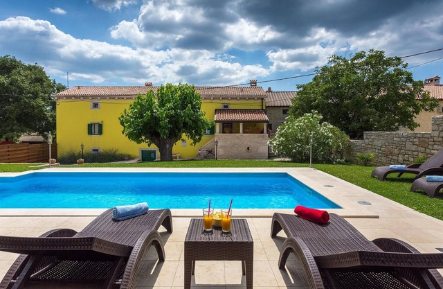Cozy home in Porec with sauna
