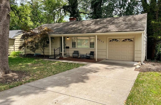 Cozy home in quiet Overland Park neighborhood
