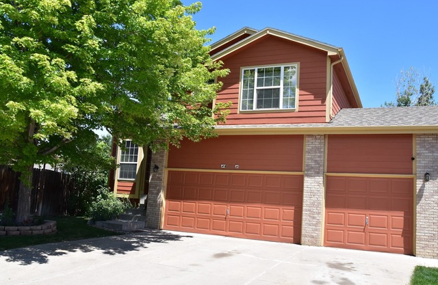 Cozy Home in quiet residential neighborhood with Den and Living room.