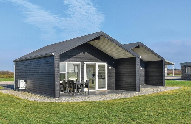Cozy home in Ringkøbing with WiFi