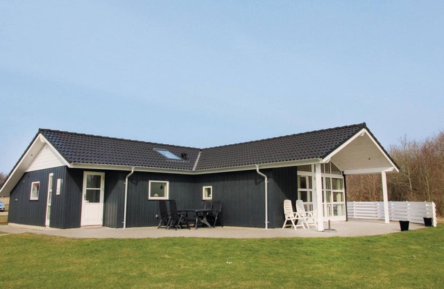 Cozy home in Toftlund with WiFi