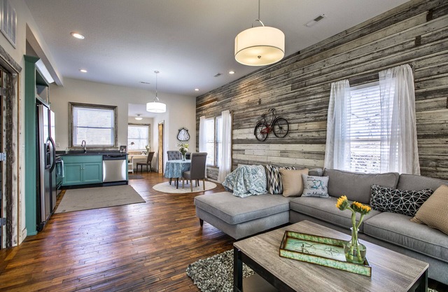 Cozy home in historic Excelsior Springs-Great Monthly Executive Rental