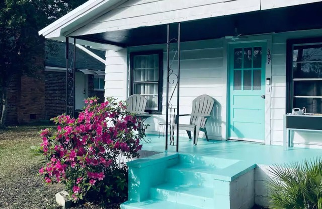 Cozy Home Near GSU/Walk to Food, Shop & Chill