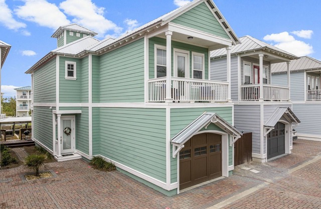 Cozy home w/boat dock, steps to the ocean