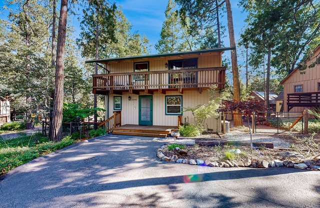 Cozy home with wood burning fireplace, spacious deck, and BBQ