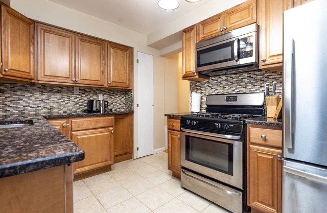 Cozy House 10 min to Monuments│10 min to DC by CozySuites