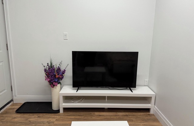 Cozy house in charming Toronto with WiFi, AC