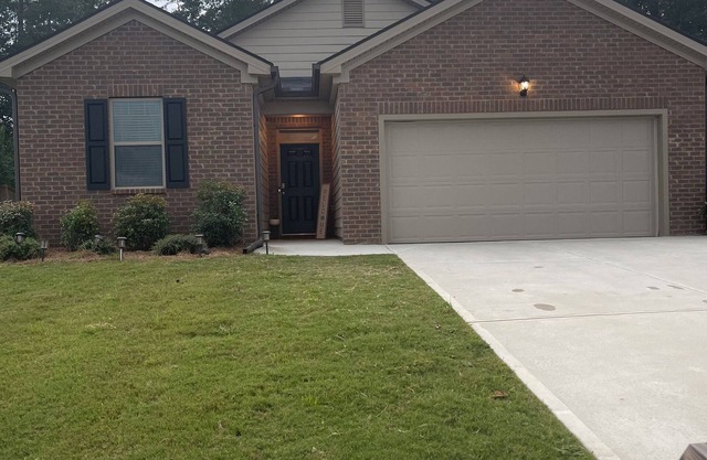 Cozy house in Covington with 3-Bdr. 2bth. AC and WiFi.