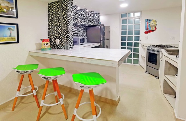 Cozy house neart to the swimming pool with 4 bedrooms and 5 bathroom pet fiendly