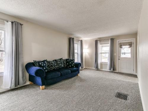 Cozy House Near Iowa State Fairgrounds!
