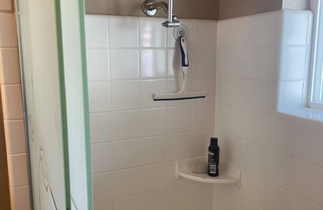 Cozy house, quiet area, large AZ room, 10 min from Glendale Stadium