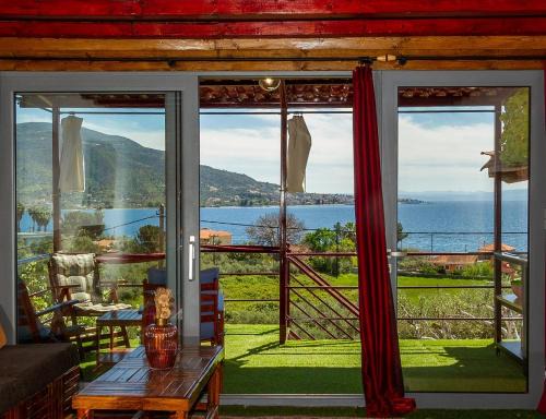 Cozy House with Amazing View and Unique Outdoor!