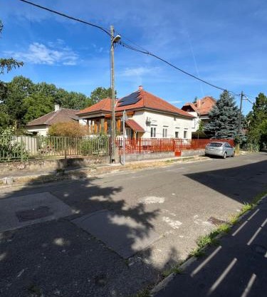 Cozy House with Garden and FreeParking