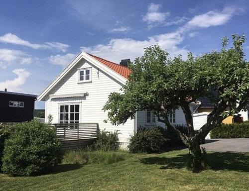 Cozy house with sea view at Husvik, 3 bedrooms