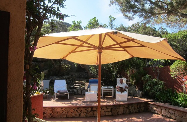 Cozy house with several terraces, 900 m from the beach
