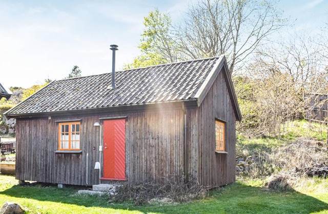 Cozy house with simple standard in perfect location in Valö nature reserve.