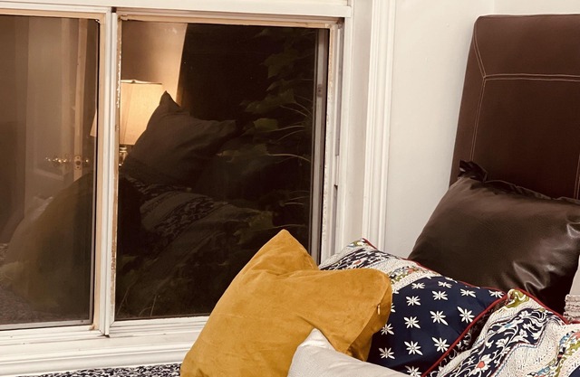 Cozy & Inviting 2 bed suite by Distillery District