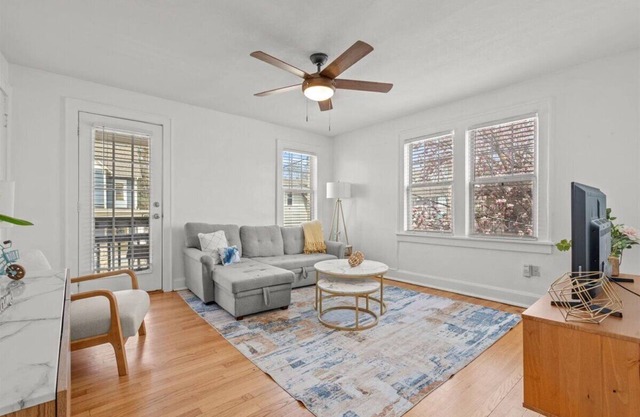 Cozy just renovated 1BD Apt walking dist to KC MED