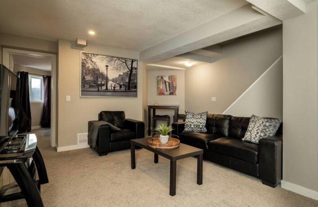 Cozy king and queen apartment near inner Calgary