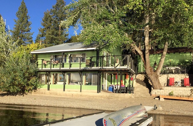 Cozy Lake Cabin W/Private Dock, Wifi, Golf. Fun! Close to Silverwood!