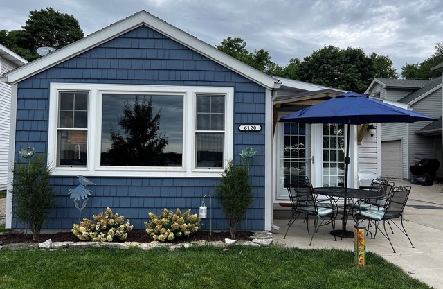 Cozy lake-front home on beautiful Lake Gage