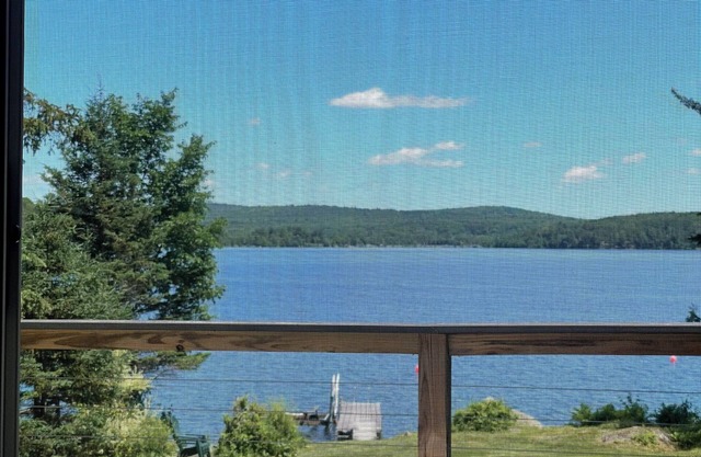 Cozy lake house in the hear of Maine