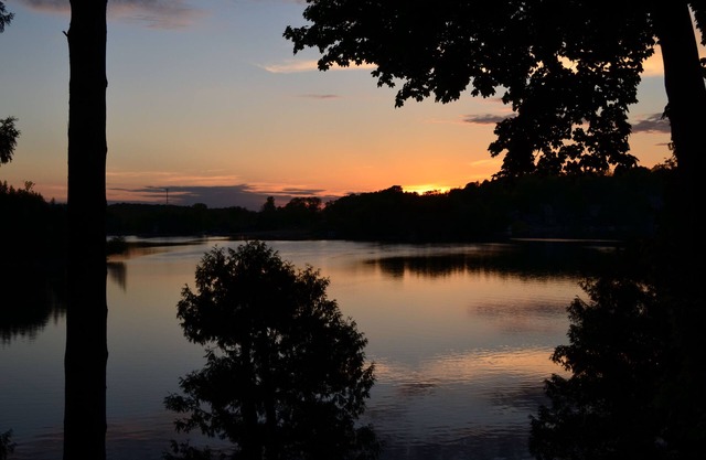 Cozy lake house, less than 1 hour from Lambeau Field and the 2025 NFL draft.