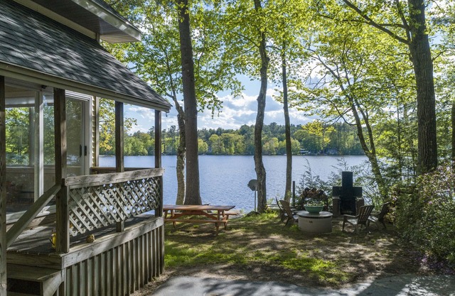 Cozy lake house with private beach