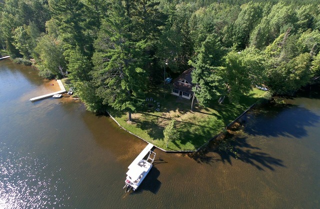 Cozy, Lakefront Cabin - Year Round Retreat!