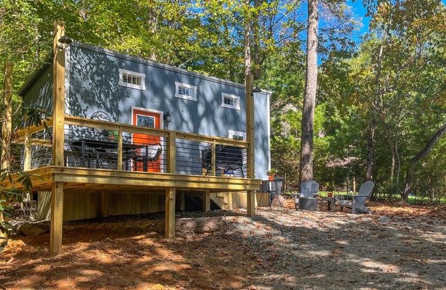 Cozy Lakeview Cottage