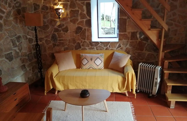 Cozy Little house between the mountain and the sea